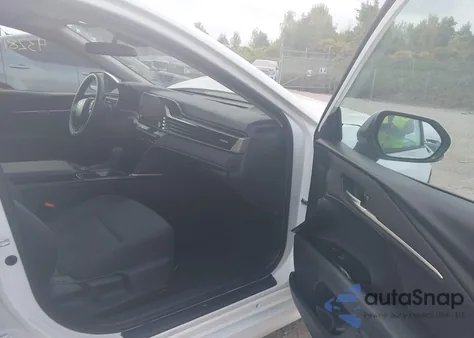 2025 Toyota Camry Le z USA, uszkodzony, nr VIN 4T1DAACK3SU045989